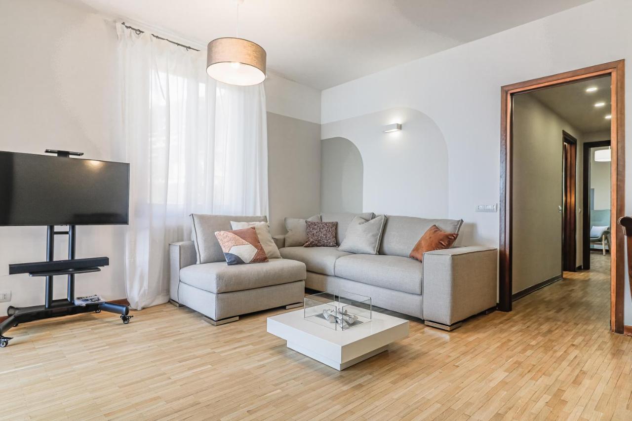 Stunning view lakeside apartment - Larihome Gravedona Eksteriør bilde